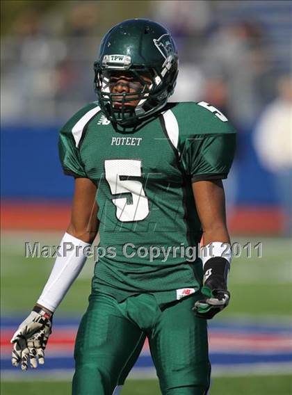 Thumbnail 3 in Hutto vs. Poteet (4A Region 2 Bi-District Playoffs) photogallery.