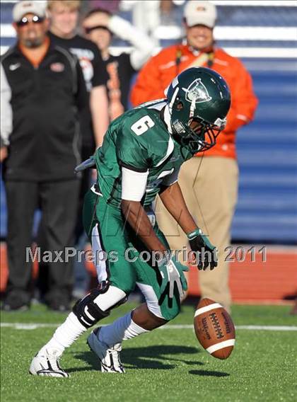 Thumbnail 3 in Hutto vs. Poteet (4A Region 2 Bi-District Playoffs) photogallery.