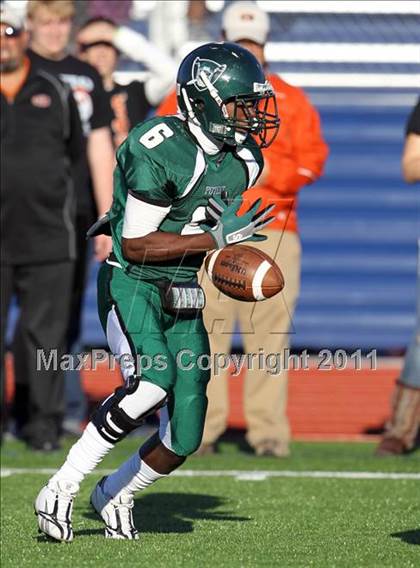 Thumbnail 2 in Hutto vs. Poteet (4A Region 2 Bi-District Playoffs) photogallery.