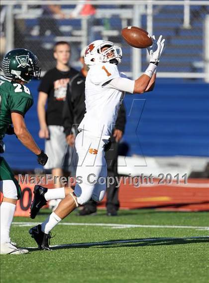 Thumbnail 1 in Hutto vs. Poteet (4A Region 2 Bi-District Playoffs) photogallery.