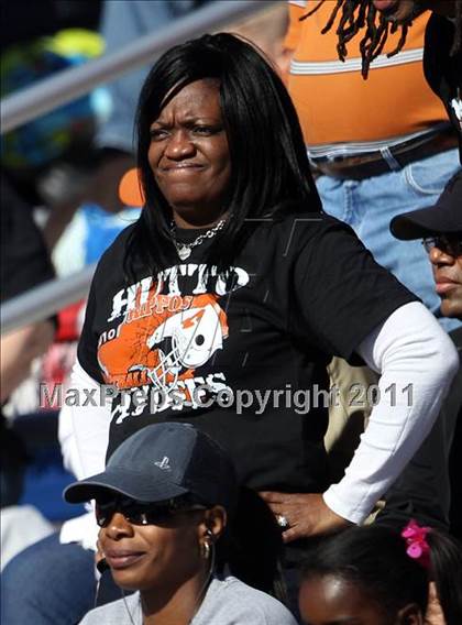 Thumbnail 1 in Hutto vs. Poteet (4A Region 2 Bi-District Playoffs) photogallery.