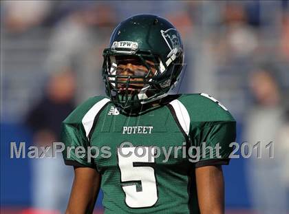 Thumbnail 2 in Hutto vs. Poteet (4A Region 2 Bi-District Playoffs) photogallery.