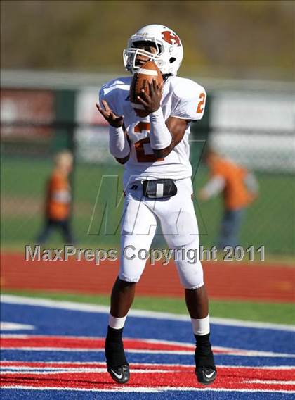 Thumbnail 3 in Hutto vs. Poteet (4A Region 2 Bi-District Playoffs) photogallery.