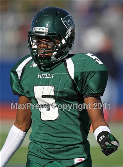 Thumbnail 1 in Hutto vs. Poteet (4A Region 2 Bi-District Playoffs) photogallery.