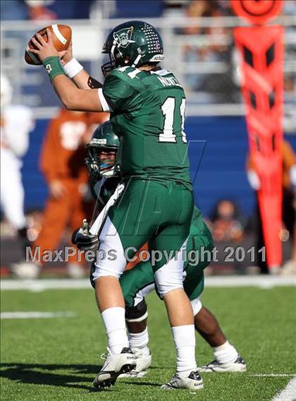 Thumbnail 1 in Hutto vs. Poteet (4A Region 2 Bi-District Playoffs) photogallery.