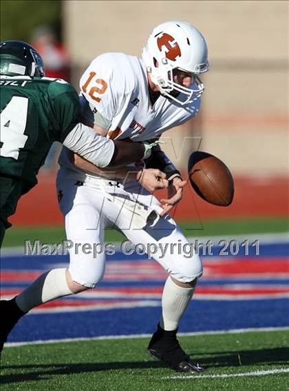 Thumbnail 1 in Hutto vs. Poteet (4A Region 2 Bi-District Playoffs) photogallery.