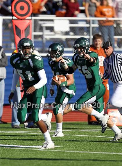 Thumbnail 1 in Hutto vs. Poteet (4A Region 2 Bi-District Playoffs) photogallery.