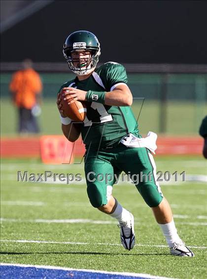 Thumbnail 1 in Hutto vs. Poteet (4A Region 2 Bi-District Playoffs) photogallery.