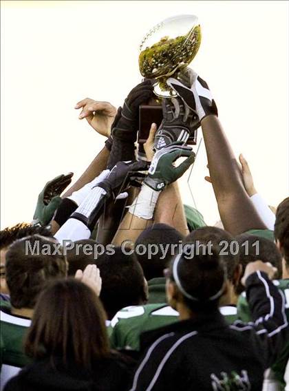 Thumbnail 3 in Hutto vs. Poteet (4A Region 2 Bi-District Playoffs) photogallery.
