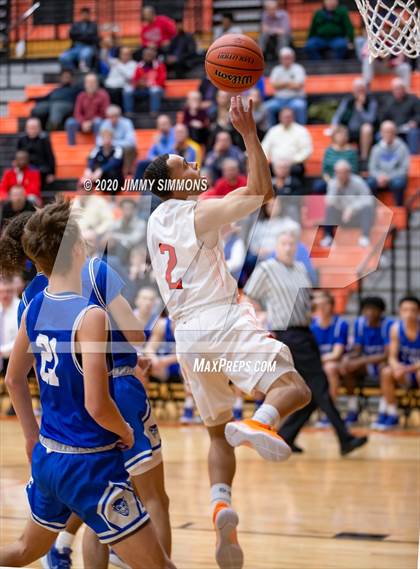Thumbnail 1 in Quincy @ Edwardsville (IHSA 4A Regional Semifinal) photogallery.