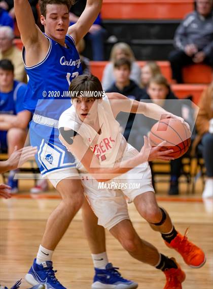 Thumbnail 3 in Quincy @ Edwardsville (IHSA 4A Regional Semifinal) photogallery.
