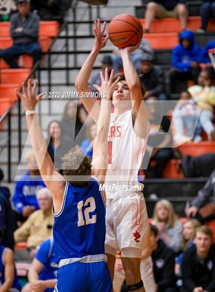 Thumbnail 2 in Quincy @ Edwardsville (IHSA 4A Regional Semifinal) photogallery.