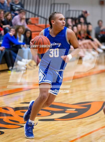 Thumbnail 1 in Quincy @ Edwardsville (IHSA 4A Regional Semifinal) photogallery.