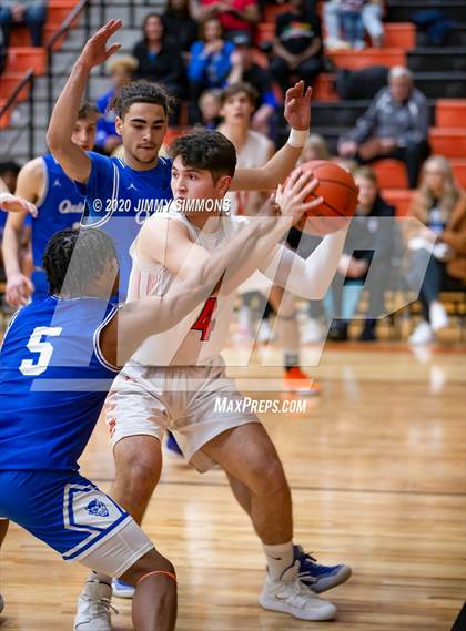 Thumbnail 1 in Quincy @ Edwardsville (IHSA 4A Regional Semifinal) photogallery.