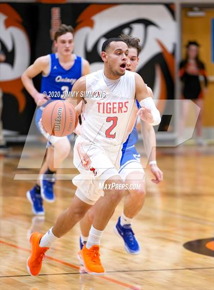 Thumbnail 2 in Quincy @ Edwardsville (IHSA 4A Regional Semifinal) photogallery.