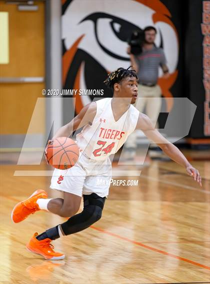 Thumbnail 1 in Quincy @ Edwardsville (IHSA 4A Regional Semifinal) photogallery.