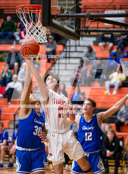 Thumbnail 1 in Quincy @ Edwardsville (IHSA 4A Regional Semifinal) photogallery.