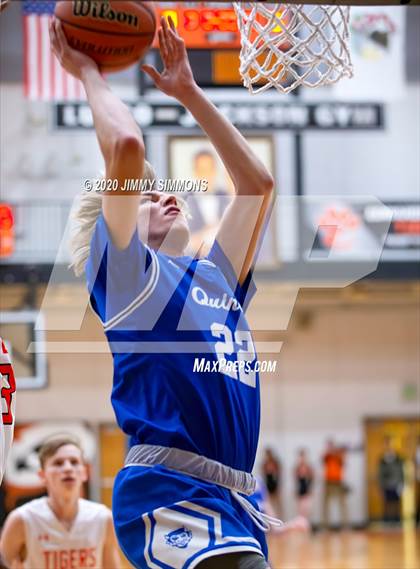 Thumbnail 1 in Quincy @ Edwardsville (IHSA 4A Regional Semifinal) photogallery.