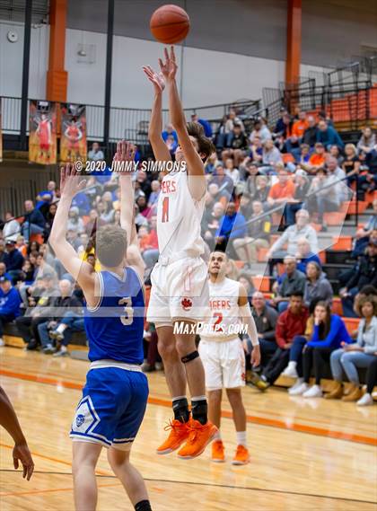 Thumbnail 2 in Quincy @ Edwardsville (IHSA 4A Regional Semifinal) photogallery.