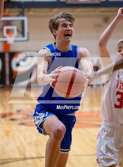 Thumbnail 3 in Quincy @ Edwardsville (IHSA 4A Regional Semifinal) photogallery.