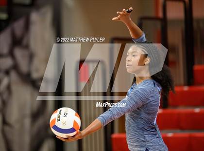 Thumbnail 3 in Sun Valley vs Millbrook (NCHSAA 4A Final) (1 of 2 - the Game) photogallery.