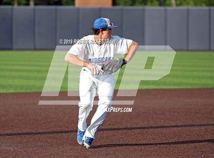 Thumbnail 3 in Corsicana vs. Lone Star (UIL 5A Regional Semifinal) photogallery.