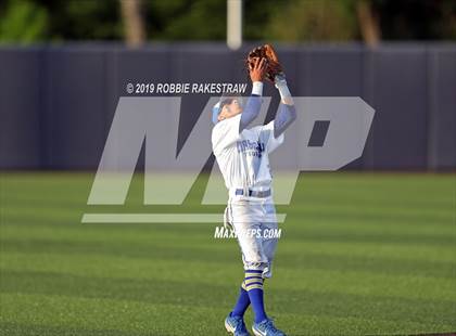 Thumbnail 2 in Corsicana vs. Lone Star (UIL 5A Regional Semifinal) photogallery.