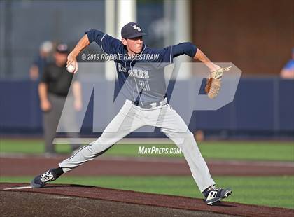 Thumbnail 3 in Corsicana vs. Lone Star (UIL 5A Regional Semifinal) photogallery.