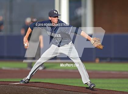 Thumbnail 2 in Corsicana vs. Lone Star (UIL 5A Regional Semifinal) photogallery.