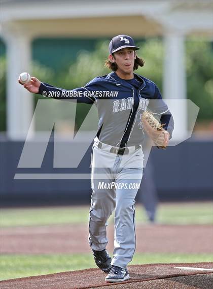 Thumbnail 3 in Corsicana vs. Lone Star (UIL 5A Regional Semifinal) photogallery.