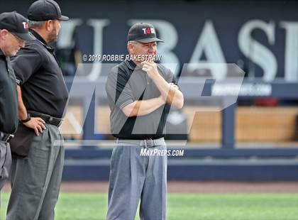 Thumbnail 1 in Corsicana vs. Lone Star (UIL 5A Regional Semifinal) photogallery.