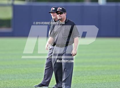 Thumbnail 3 in Corsicana vs. Lone Star (UIL 5A Regional Semifinal) photogallery.