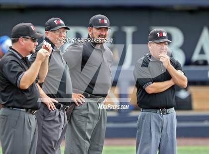 Thumbnail 2 in Corsicana vs. Lone Star (UIL 5A Regional Semifinal) photogallery.