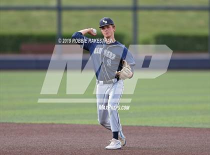 Thumbnail 2 in Corsicana vs. Lone Star (UIL 5A Regional Semifinal) photogallery.