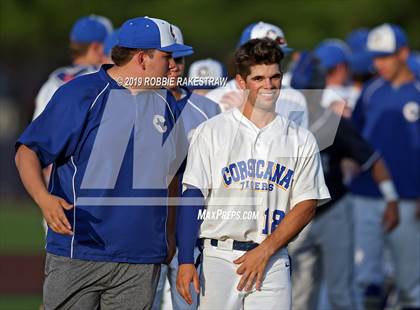 Thumbnail 3 in Corsicana vs. Lone Star (UIL 5A Regional Semifinal) photogallery.