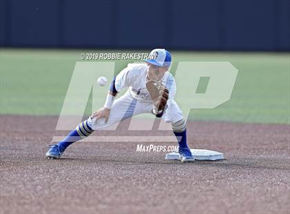 Thumbnail 1 in Corsicana vs. Lone Star (UIL 5A Regional Semifinal) photogallery.