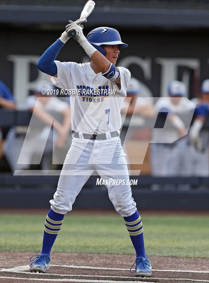 Thumbnail 1 in Corsicana vs. Lone Star (UIL 5A Regional Semifinal) photogallery.