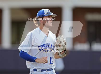 Thumbnail 2 in Corsicana vs. Lone Star (UIL 5A Regional Semifinal) photogallery.