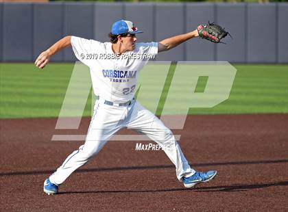Thumbnail 2 in Corsicana vs. Lone Star (UIL 5A Regional Semifinal) photogallery.