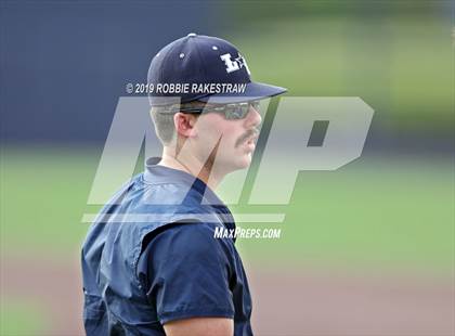 Thumbnail 3 in Corsicana vs. Lone Star (UIL 5A Regional Semifinal) photogallery.