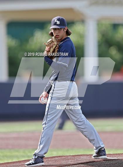 Thumbnail 2 in Corsicana vs. Lone Star (UIL 5A Regional Semifinal) photogallery.