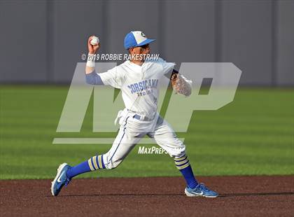 Thumbnail 3 in Corsicana vs. Lone Star (UIL 5A Regional Semifinal) photogallery.