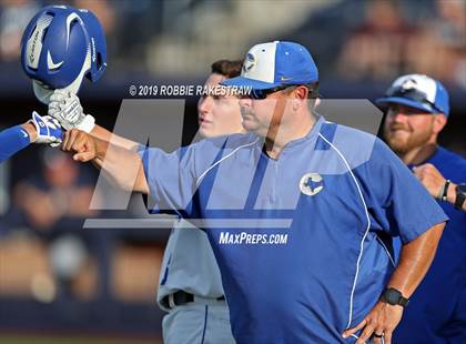 Thumbnail 3 in Corsicana vs. Lone Star (UIL 5A Regional Semifinal) photogallery.