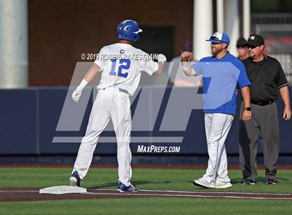 Thumbnail 3 in Corsicana vs. Lone Star (UIL 5A Regional Semifinal) photogallery.