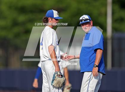 Thumbnail 2 in Corsicana vs. Lone Star (UIL 5A Regional Semifinal) photogallery.
