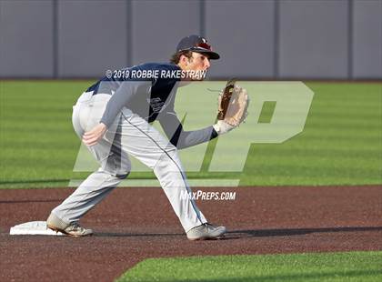 Thumbnail 3 in Corsicana vs. Lone Star (UIL 5A Regional Semifinal) photogallery.