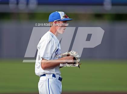 Thumbnail 3 in Corsicana vs. Lone Star (UIL 5A Regional Semifinal) photogallery.