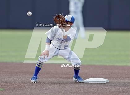 Thumbnail 2 in Corsicana vs. Lone Star (UIL 5A Regional Semifinal) photogallery.
