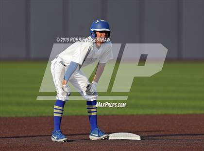 Thumbnail 2 in Corsicana vs. Lone Star (UIL 5A Regional Semifinal) photogallery.