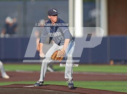 Thumbnail 1 in Corsicana vs. Lone Star (UIL 5A Regional Semifinal) photogallery.